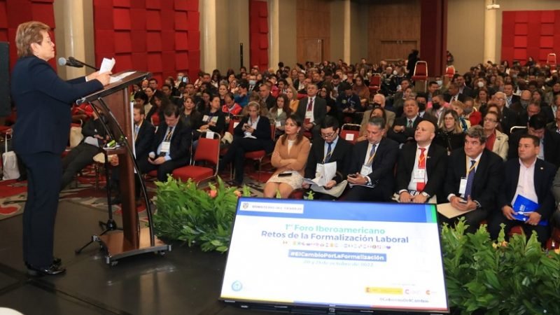 Mintrabajo-Gloria-anunciomesasdeconcertación