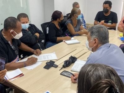 Afinia-manifestantes-reunión (2)