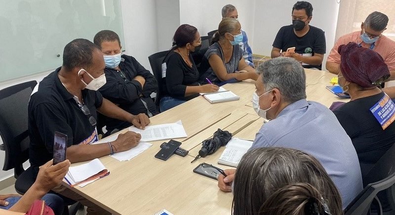 Afinia-manifestantes-reunión (2)