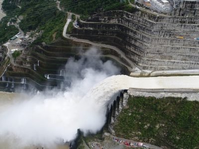 Hidroituango-tirandoagua (2)