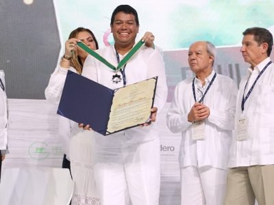 PaulRodríguez-condecorado-mejorfoto (2)