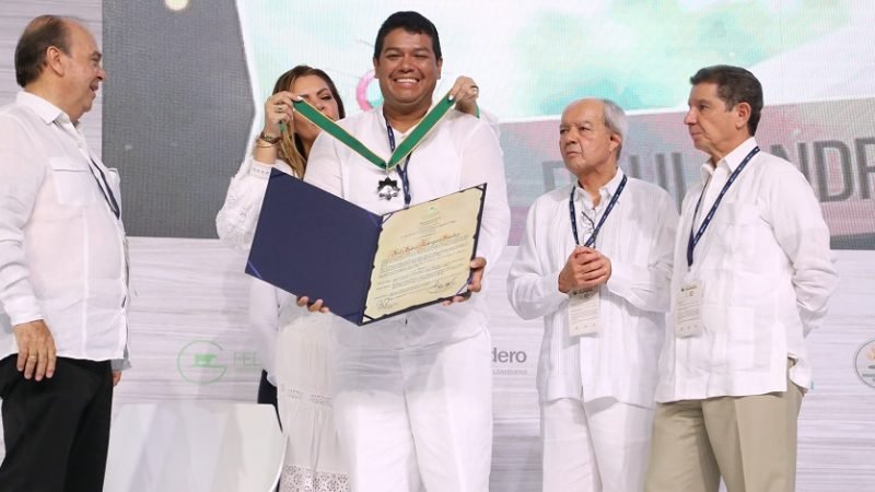 PaulRodríguez-condecorado-mejorfoto (2)