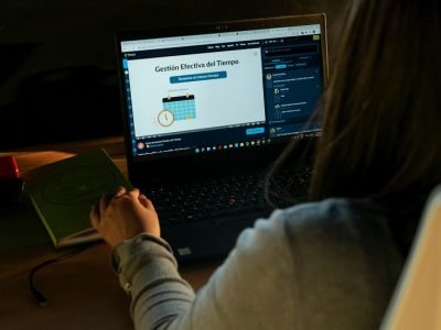 Platzi-mujerestudiando