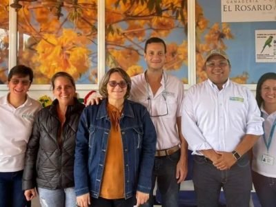 CubanosenElRosario-parados