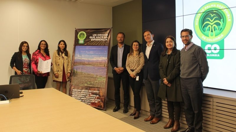 (De izquierda a derecha) Nicolás Pérez Marulanda, Presidente Ejecutivo de Fedepalma; Zoilita Flórez Martínez, Coordinadora de Gestión Integral de Poligrow Colombia S. A. S; Carlo Vigna Taglianti, Gerente General de Poligrow Colombia S. A. S.; y Ximena Mahecha Anzola, Directora Ejecutiva de la Corporación APSColombia. Foto: Viviana Ortiz.