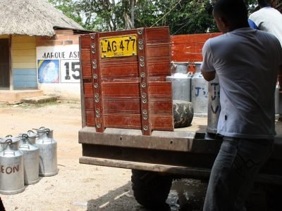 Lecheroencamioncitodeestacas