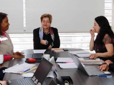 Mintrabajo-conotrasdosmujeresyseñoresviejitos